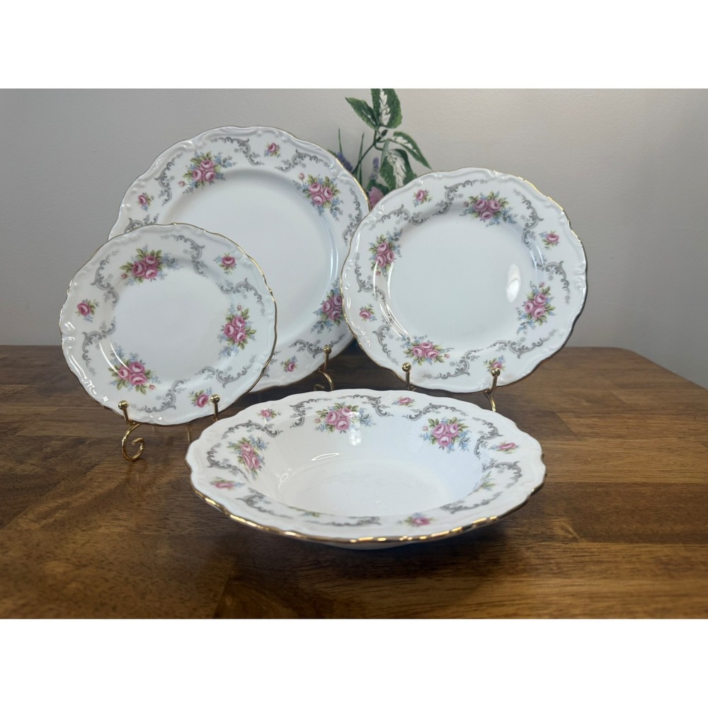Royal Albert Tranquillity Bone China Place Setting Gilt England‎ 1969 Retro